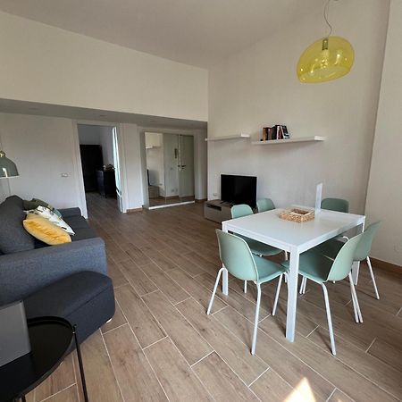 New Apartment With Balcony, Isola Bosco Verticale Милано Екстериор снимка
