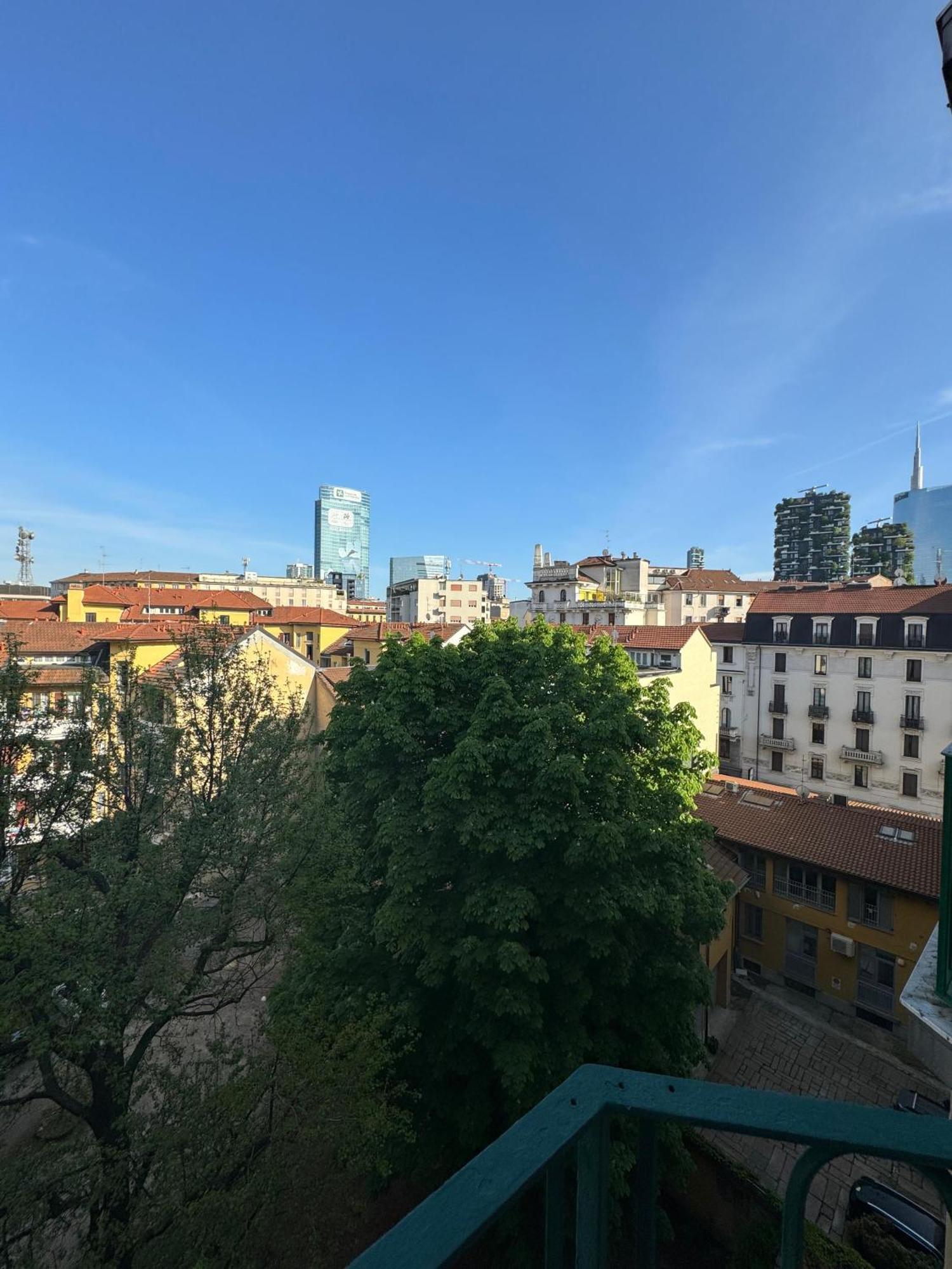 New Apartment With Balcony, Isola Bosco Verticale Милано Екстериор снимка
