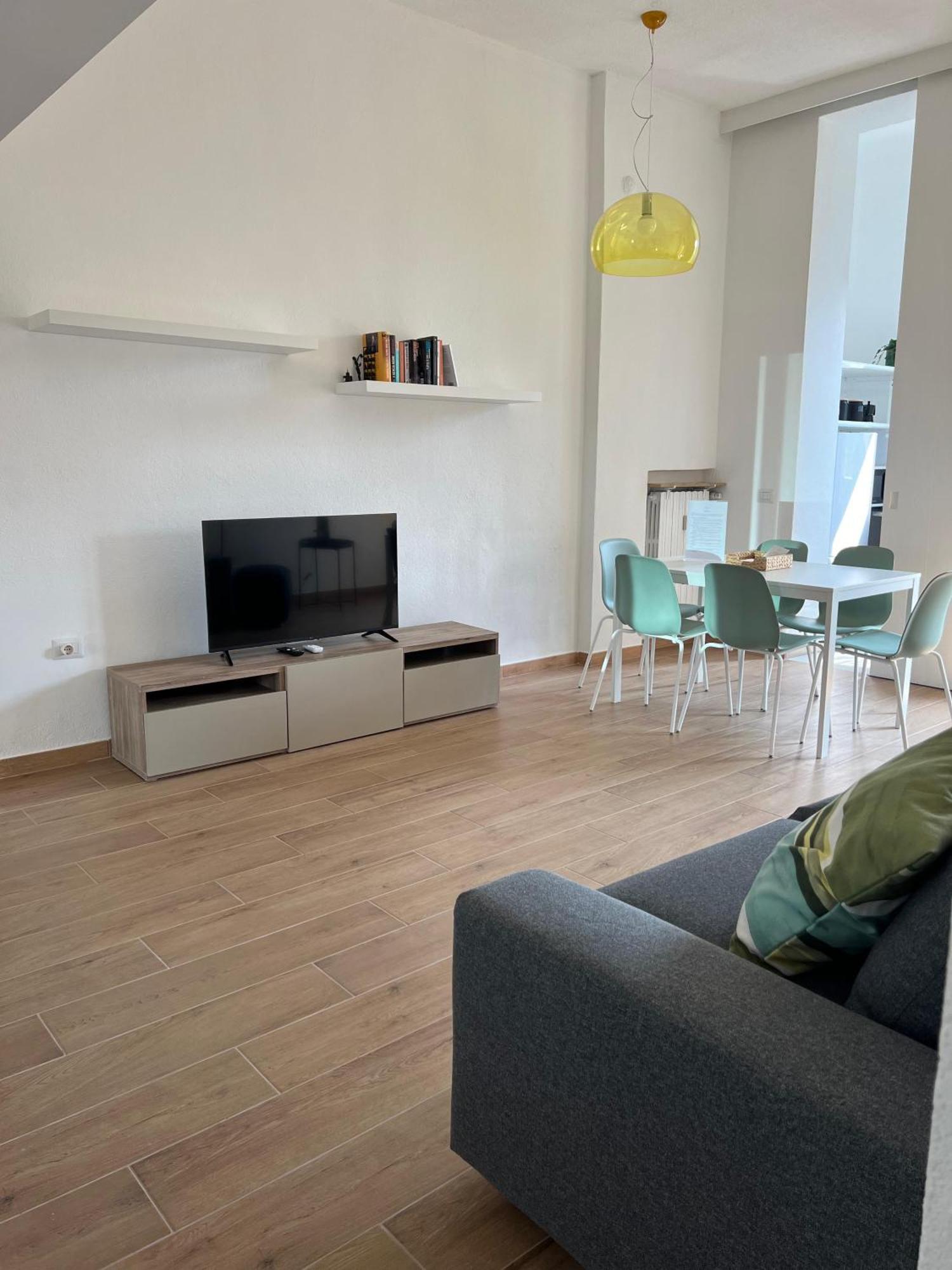 New Apartment With Balcony, Isola Bosco Verticale Милано Екстериор снимка